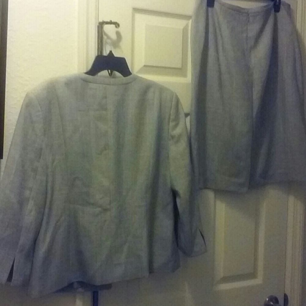 2-pc Suit - Picture 4 of 5